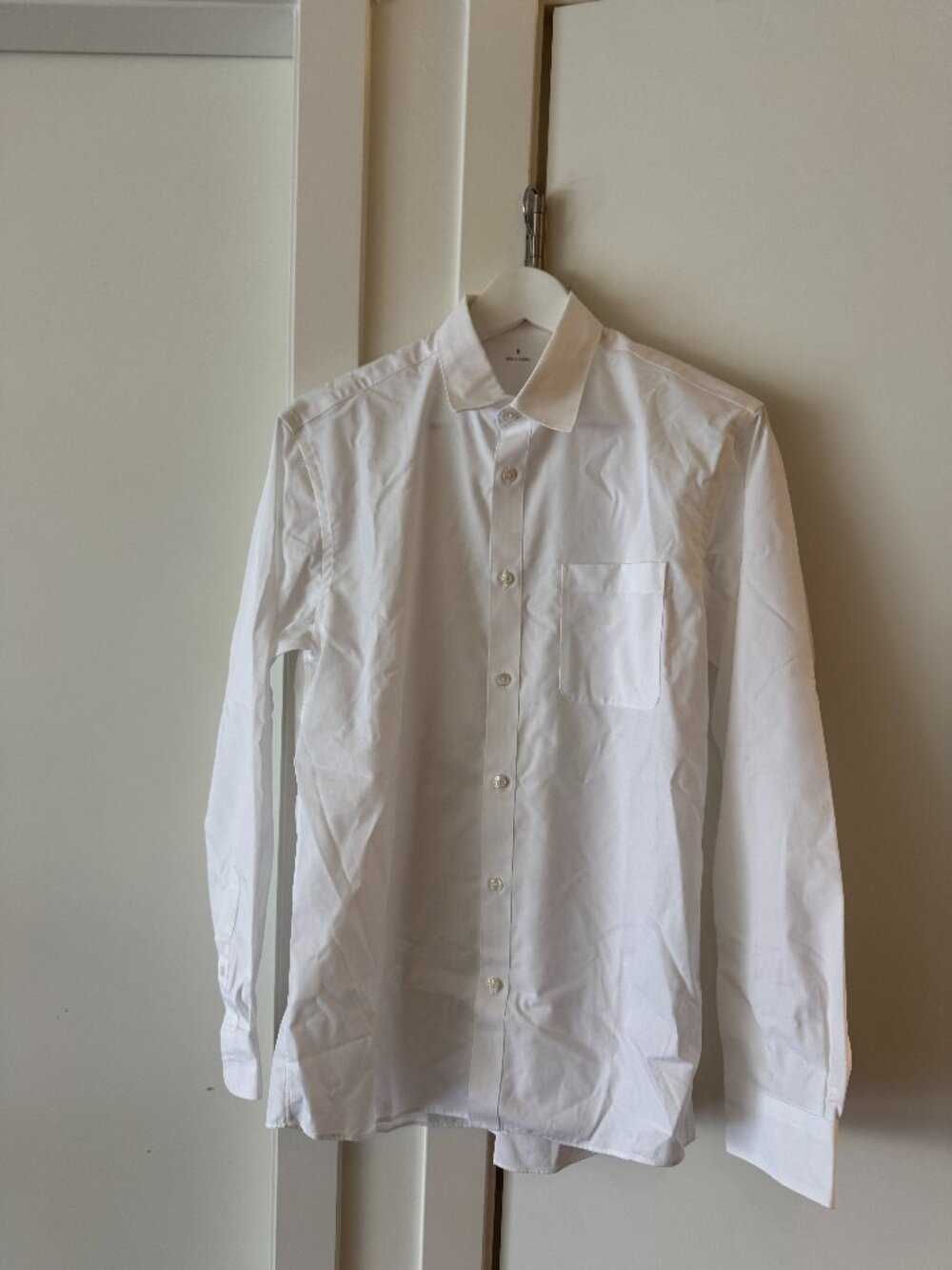 CLASSIC WHITE MUJI POCKET BUTTON UP SIZE SMALL 100% COTTON